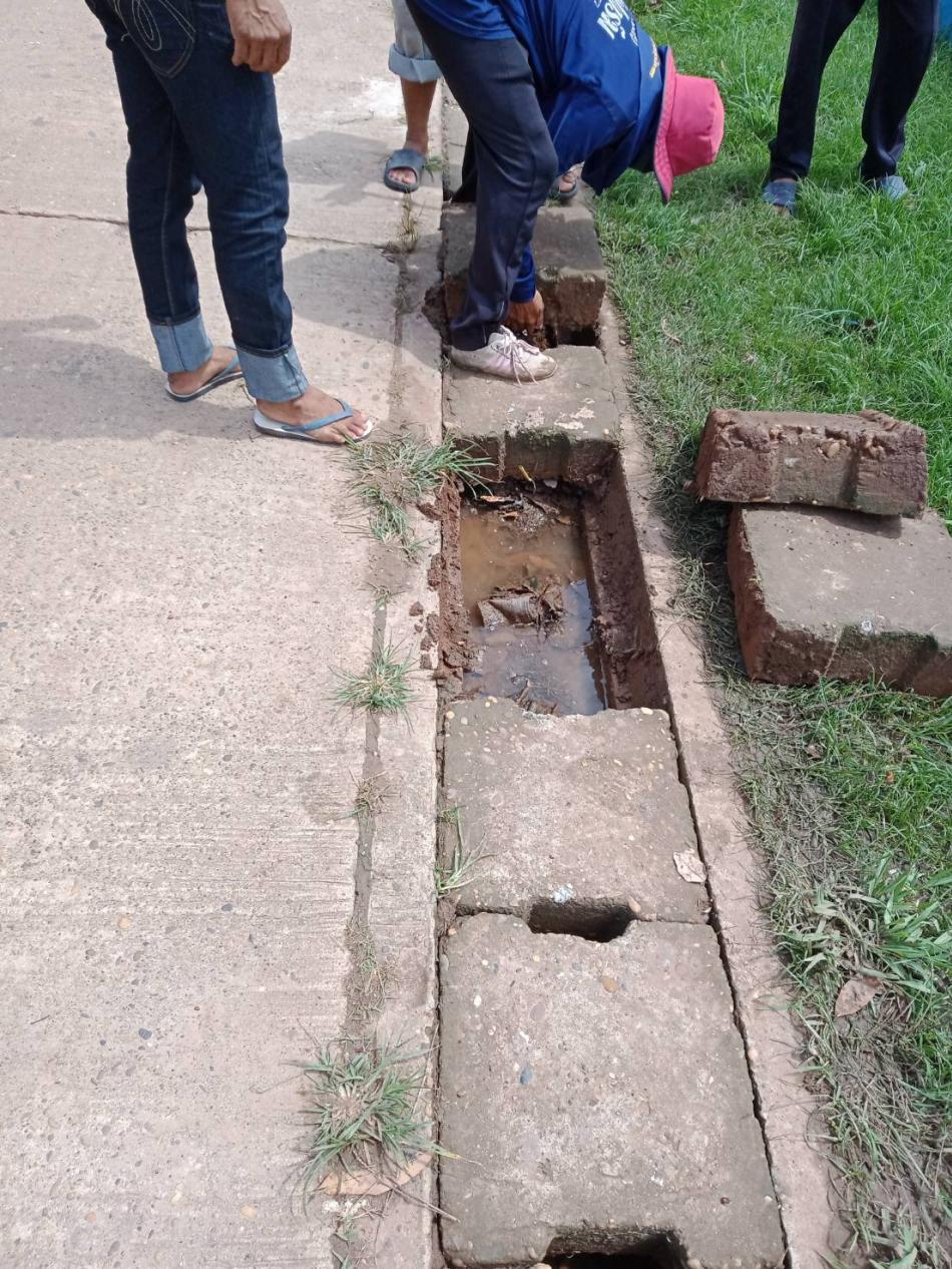 ขุดลอกคลองระบายน้ำ